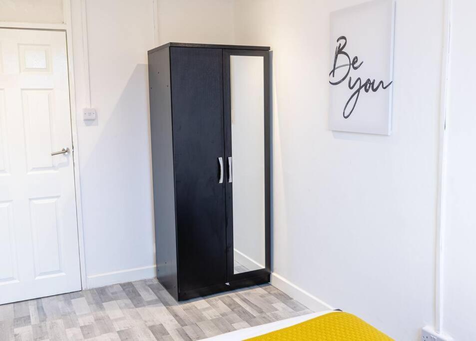 Апартаменти 2 Bed With Free Parking Лондон Екстер'єр фото